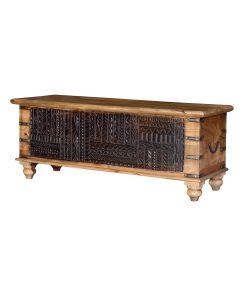 Tronc en bois de manguier et détails sombres