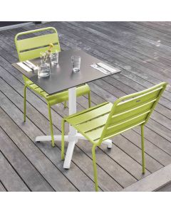 Ensemble table de terrasse stratifié noir et 2 chaises vert