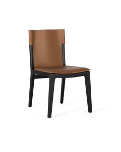 Ensemble de 4 chaises recouvertes de cuir synthétique et pieds noirs