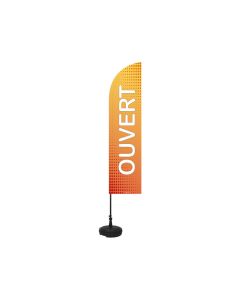 Drapeau "OUVERT" de dimensions 255 x 60 cm avec son kit socle plastique et mât